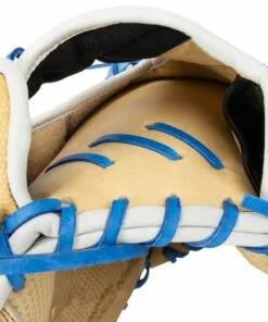 Wilson A2000 Aubree Munro 34" Fastpitch Catcher's Mitt - 2022 Model -Women Fastpitch Softball Equipment shop wilson fastpitch softball glove 2022 a2000 munro 34 inset5